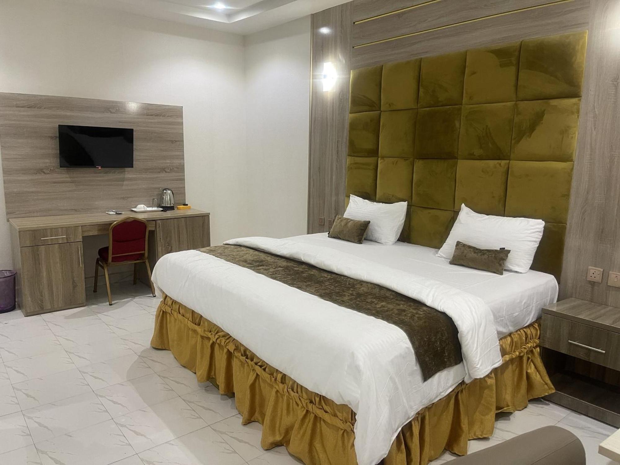 Murphy'S Mansion Resort Umuahia Bagian luar foto